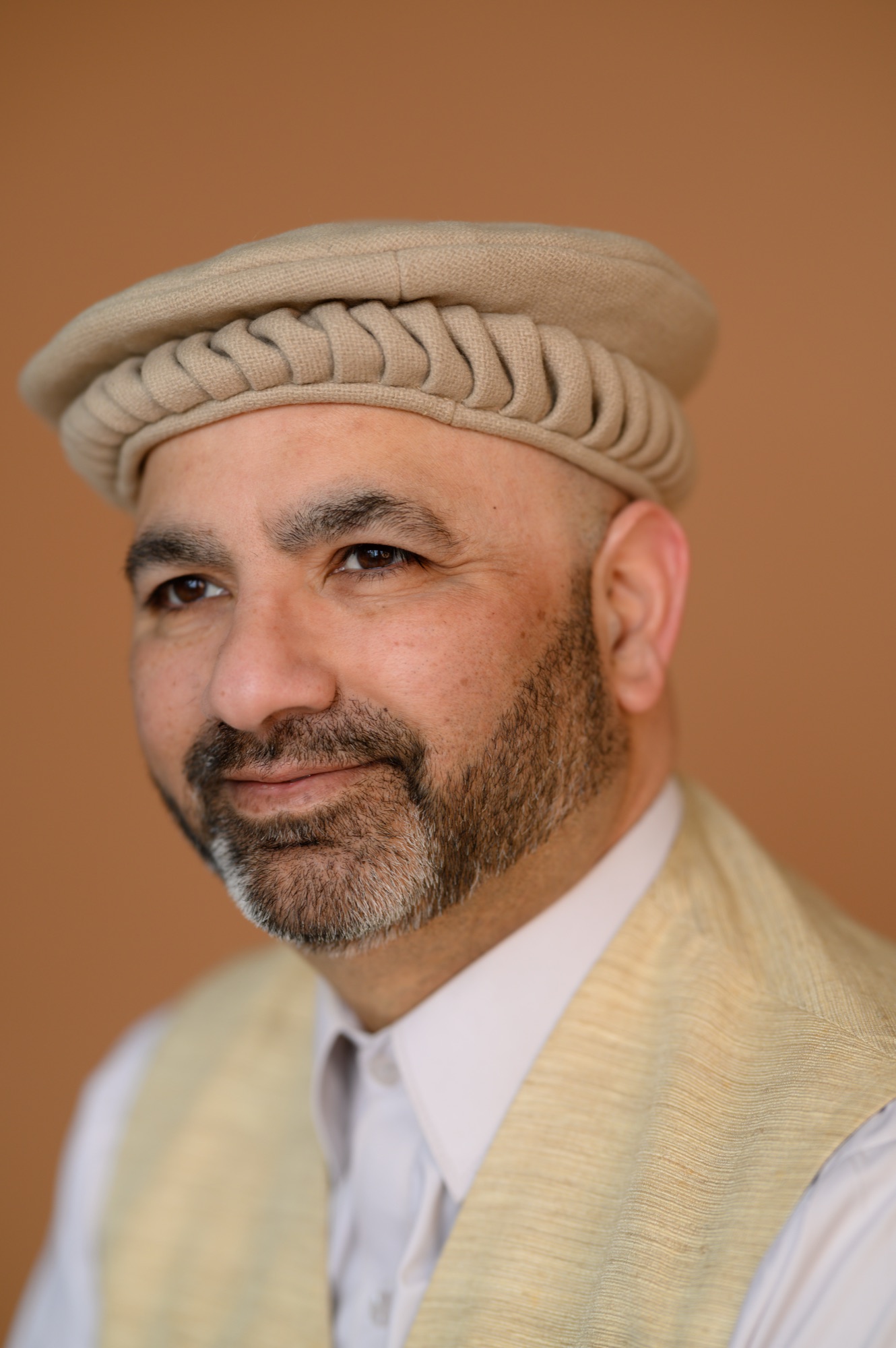 Close portrait of Wajih Mashadi wearing a pakol