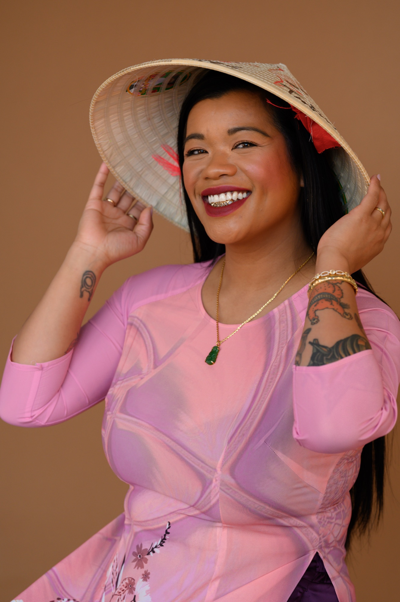 Portrait of Thuba Nguyễn in áo dài, holding a nón lá